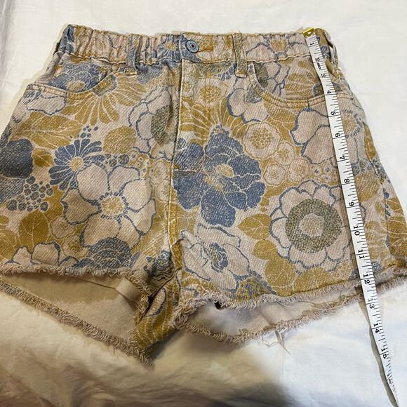 Pilcro x Anthropologie Lara Ultra High Waisted Floral frayed hem Shorts size XS - Picture 11 of 15